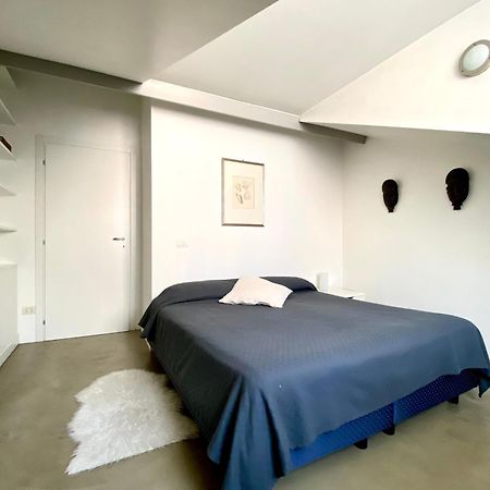 Sant Ambrogio Courtyard Room In Shared Flat Milan Bagian luar foto