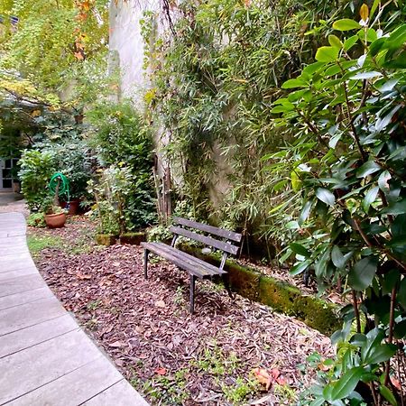 Sant Ambrogio Courtyard Room In Shared Flat Milan Bagian luar foto