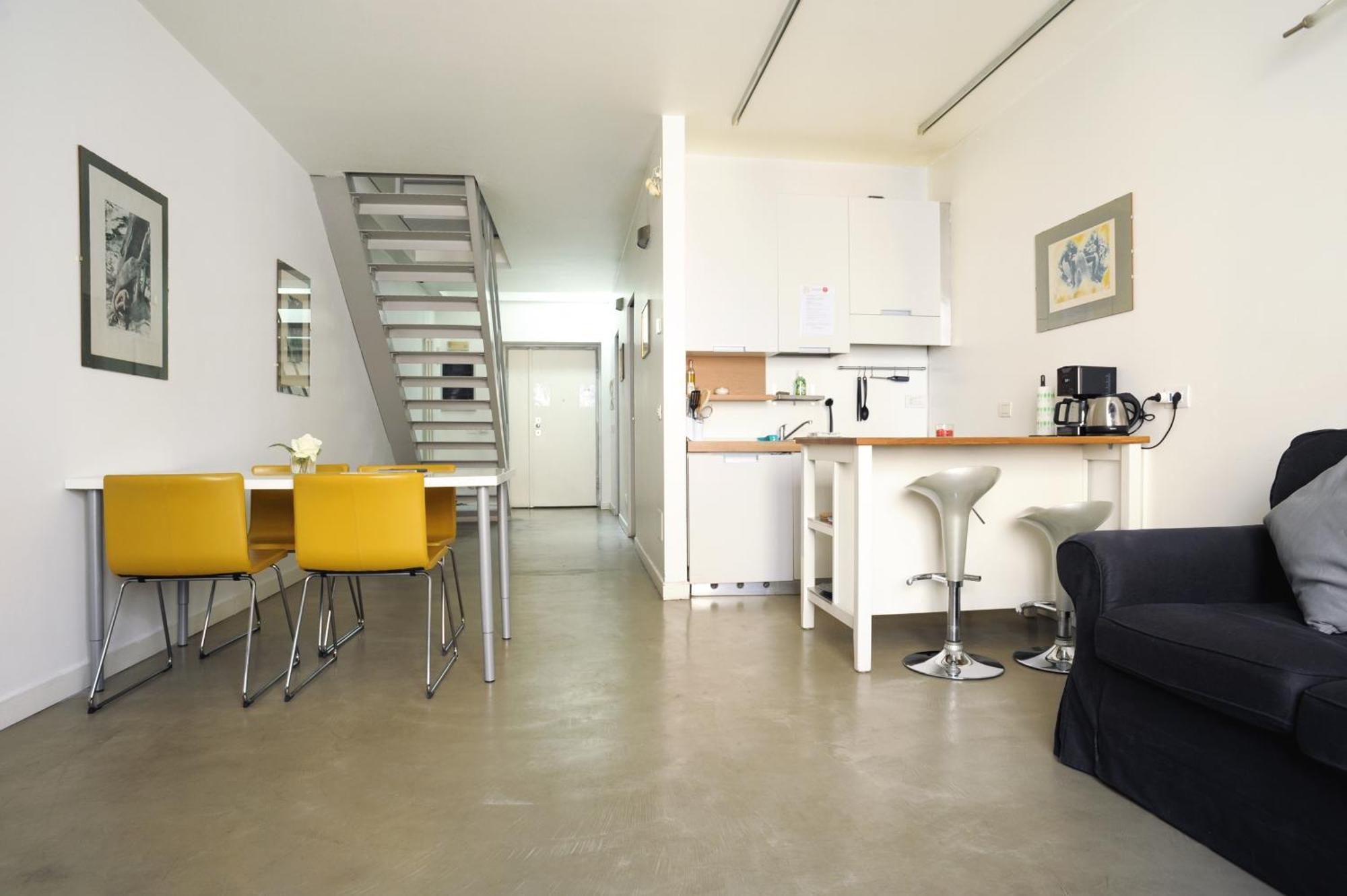 Sant Ambrogio Courtyard Room In Shared Flat Milan Bagian luar foto